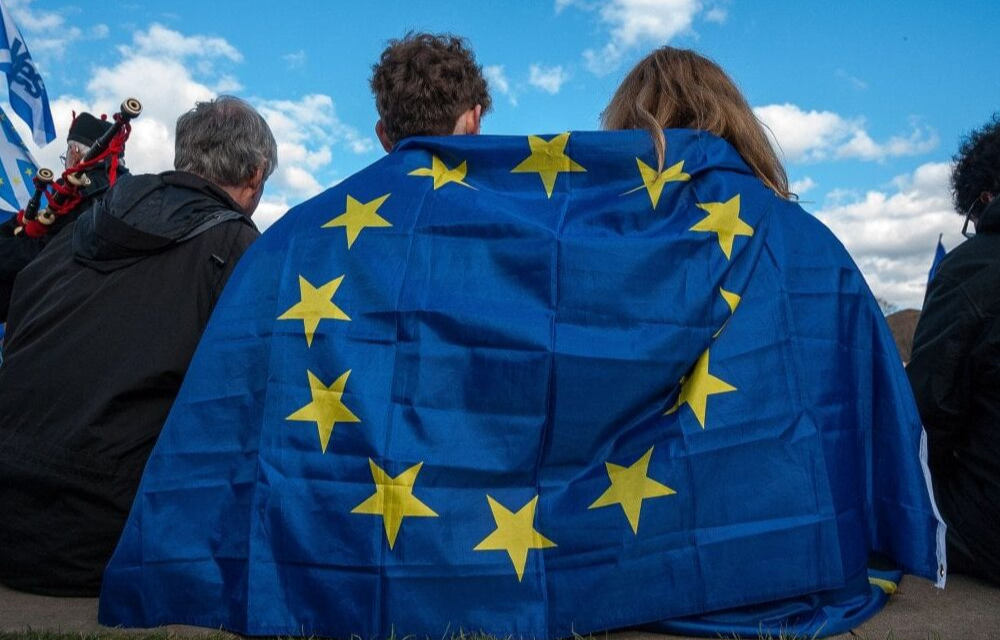 L’Unione Europea chiama i giovani: aperta la consultazione pubblica sulla Strategia UE per la Gioventù post-2027